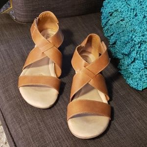 Brown MIA amore Memory foam low wedges.